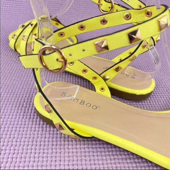 Bamboo Kick 62 Pyramid Stud Gladiator Sandals 6.5 Yellow Square Toe - Picture 5 of 11